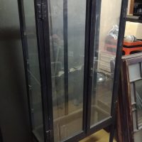 黒色のケビント・医療棚